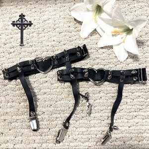 SPIKED BLACK THIGH GARTER